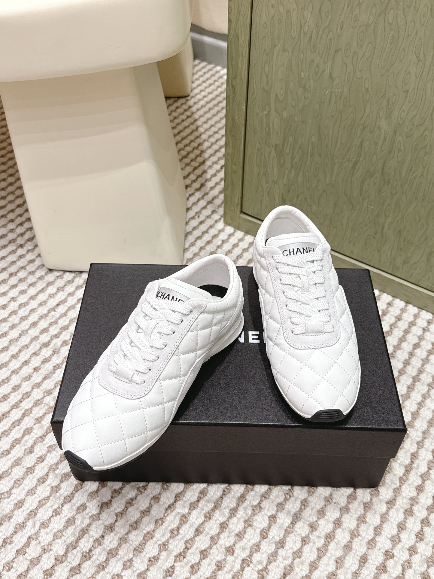 CHANEL 25S SNEAKERS IN WHITE CALFSKIN AND SUEDE - 35