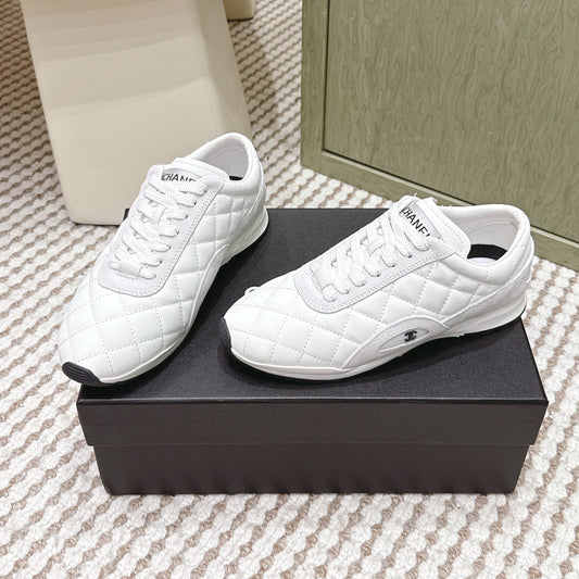 CHANEL 25S SNEAKERS IN WHITE CALFSKIN AND SUEDE - 35