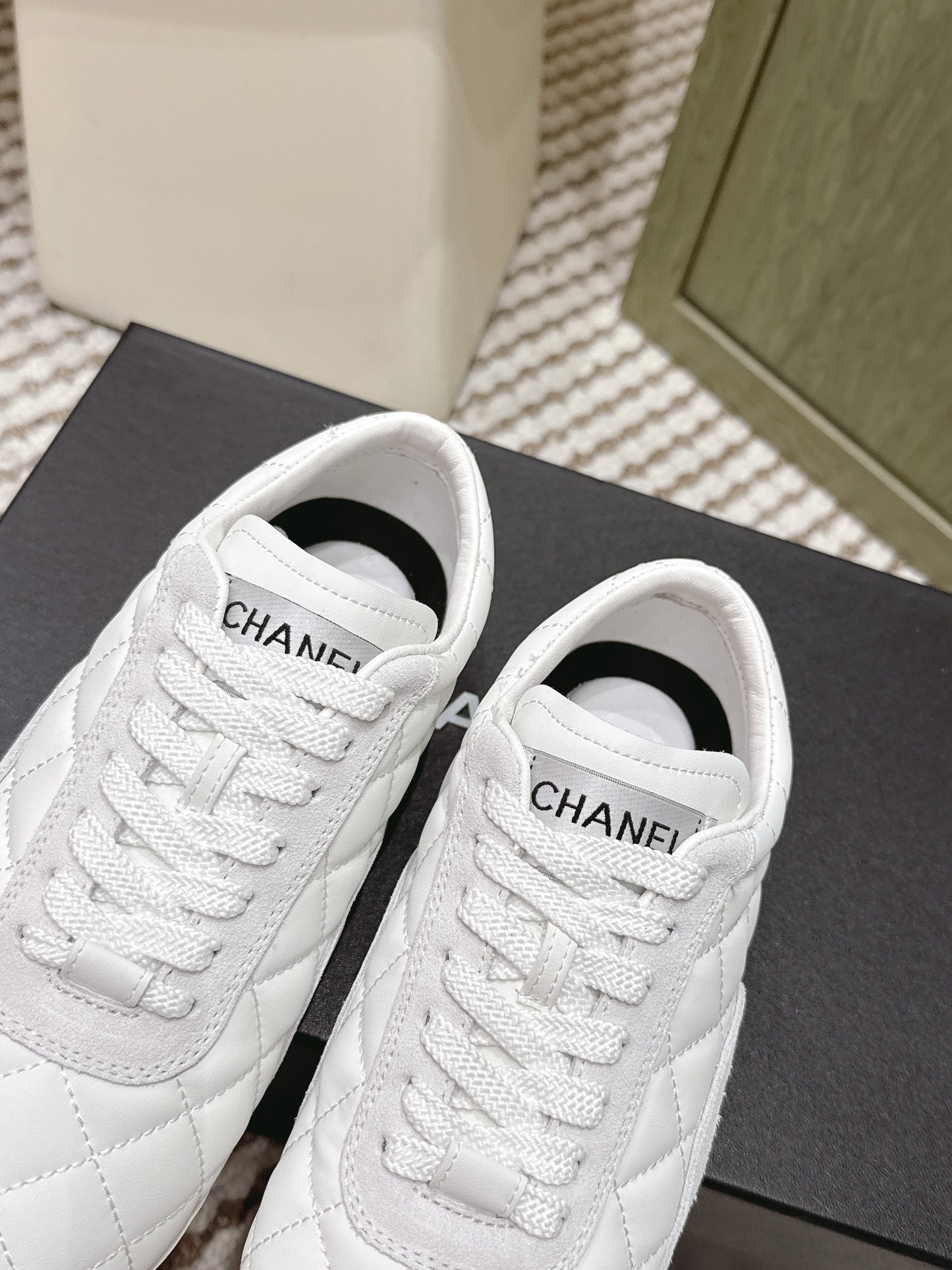 CHANEL 25S SNEAKERS IN WHITE CALFSKIN AND SUEDE - 35
