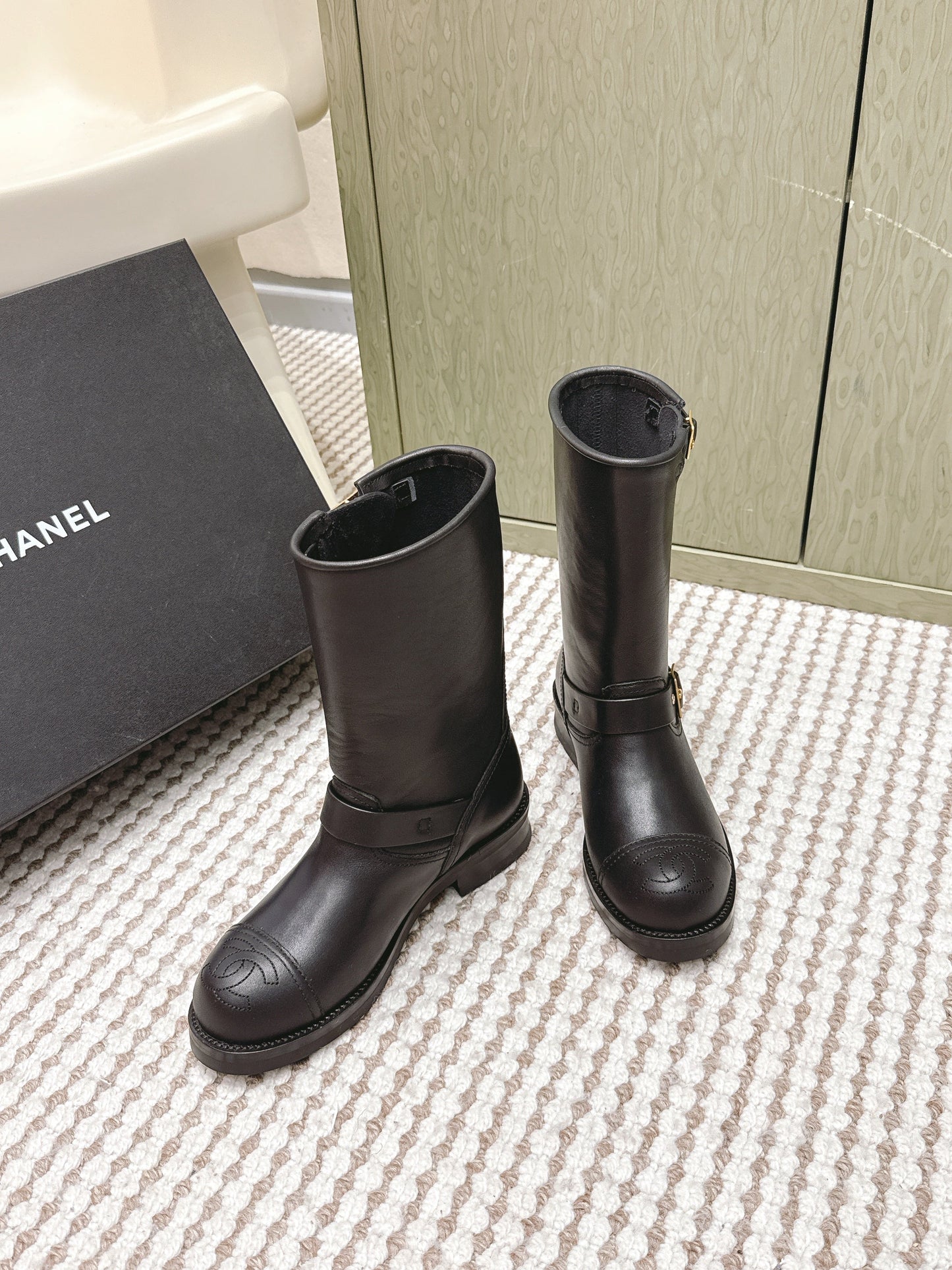 CHANEL 25S CALF-HIGH CHELSEA BOOTS IN BLACK CALFSKIN GOLD HARDWARE - 35
