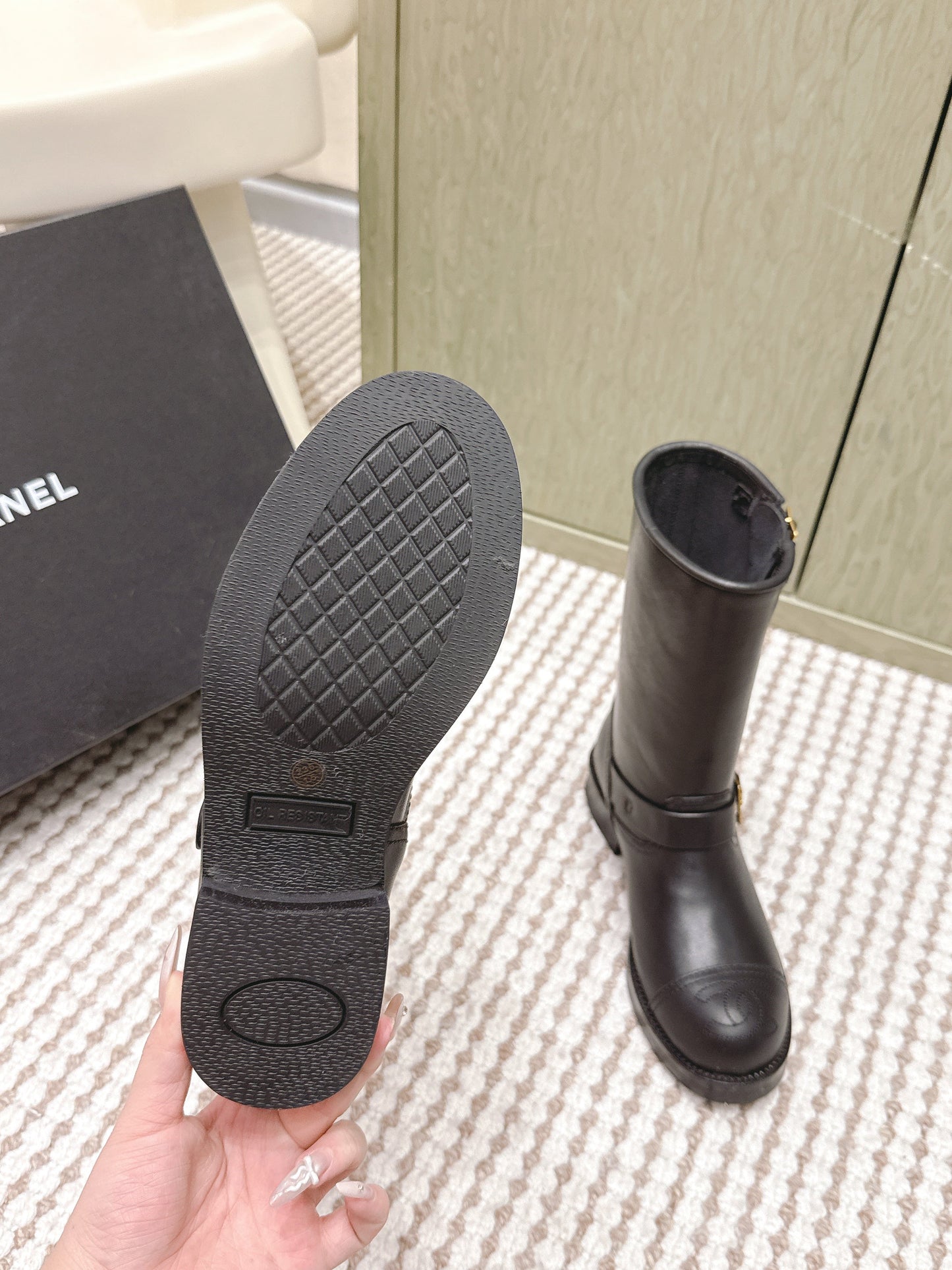 CHANEL 25S CALF-HIGH CHELSEA BOOTS IN BLACK CALFSKIN GOLD HARDWARE - 35