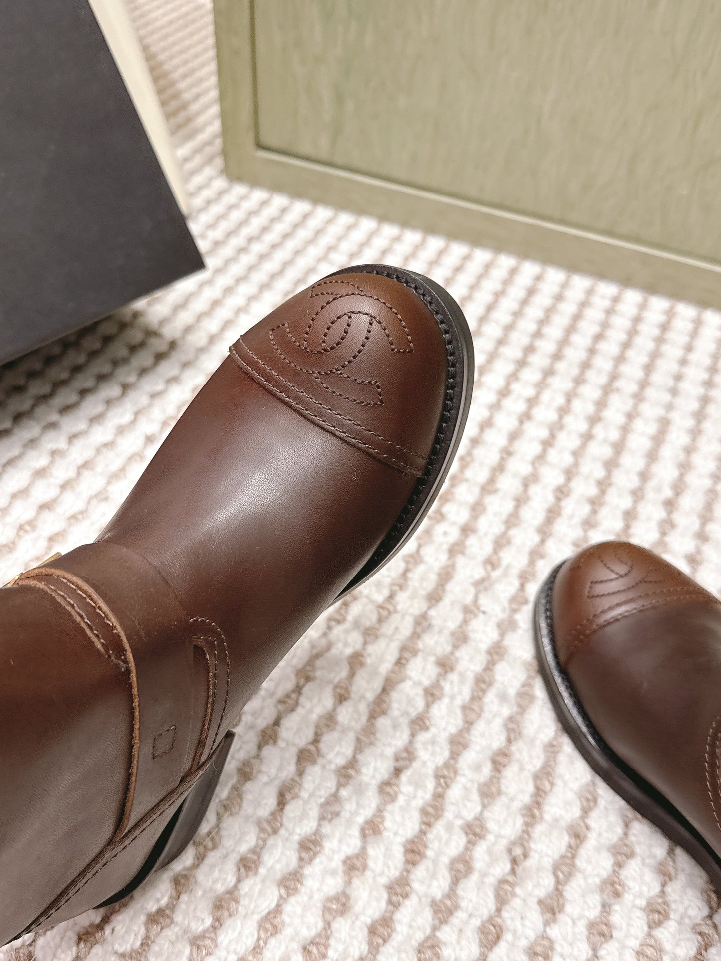 CHANEL 25S CALF-HIGH CHELSEA BOOTS IN BROWN CALFSKIN GOLD HARDWARE - 35