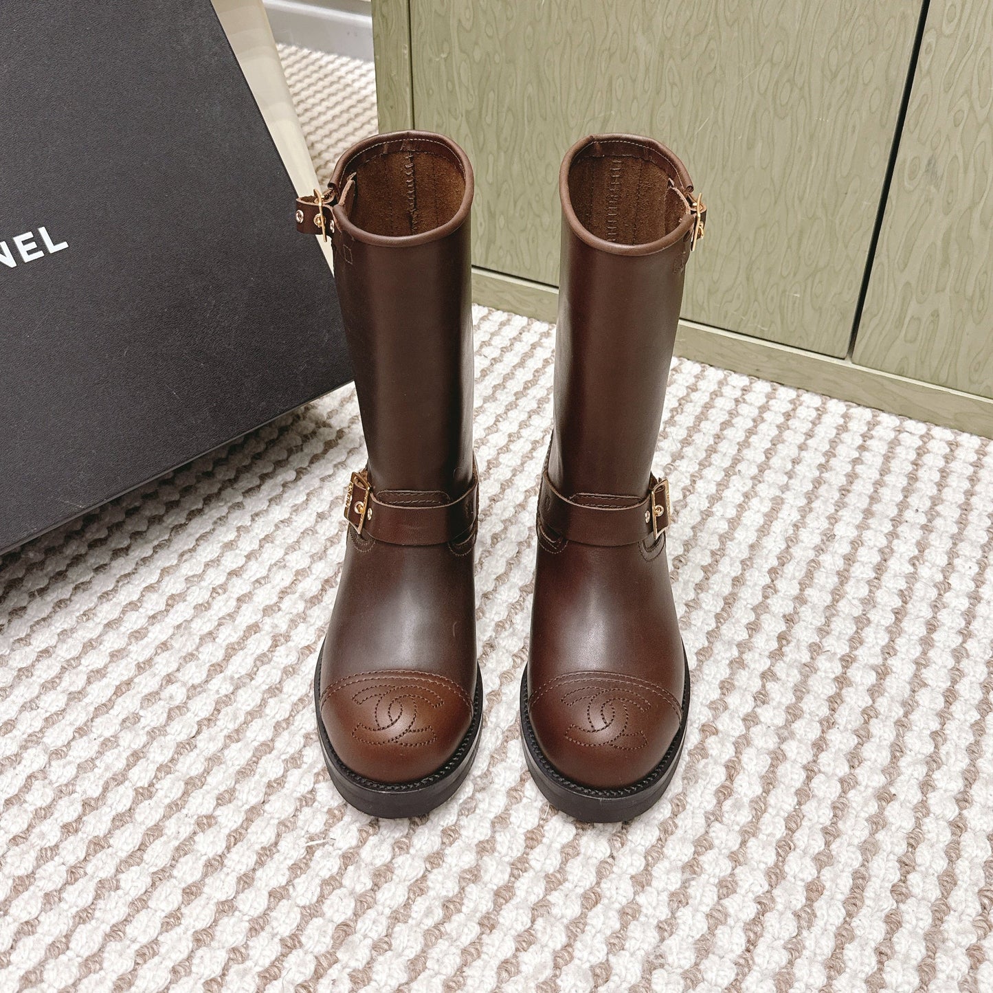 CHANEL 25S CALF-HIGH CHELSEA BOOTS IN BROWN CALFSKIN GOLD HARDWARE - 35