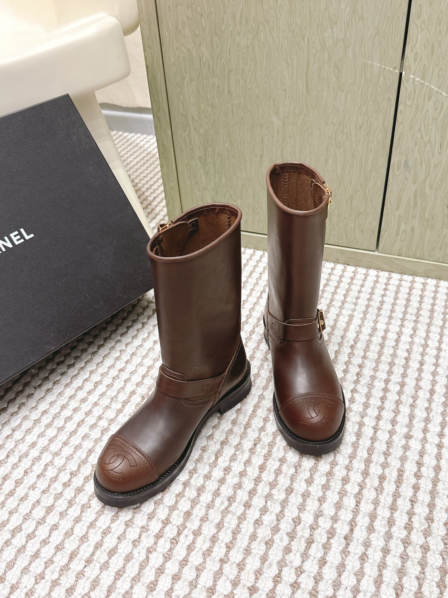 CHANEL 25S CALF-HIGH CHELSEA BOOTS IN BROWN CALFSKIN GOLD HARDWARE - 35