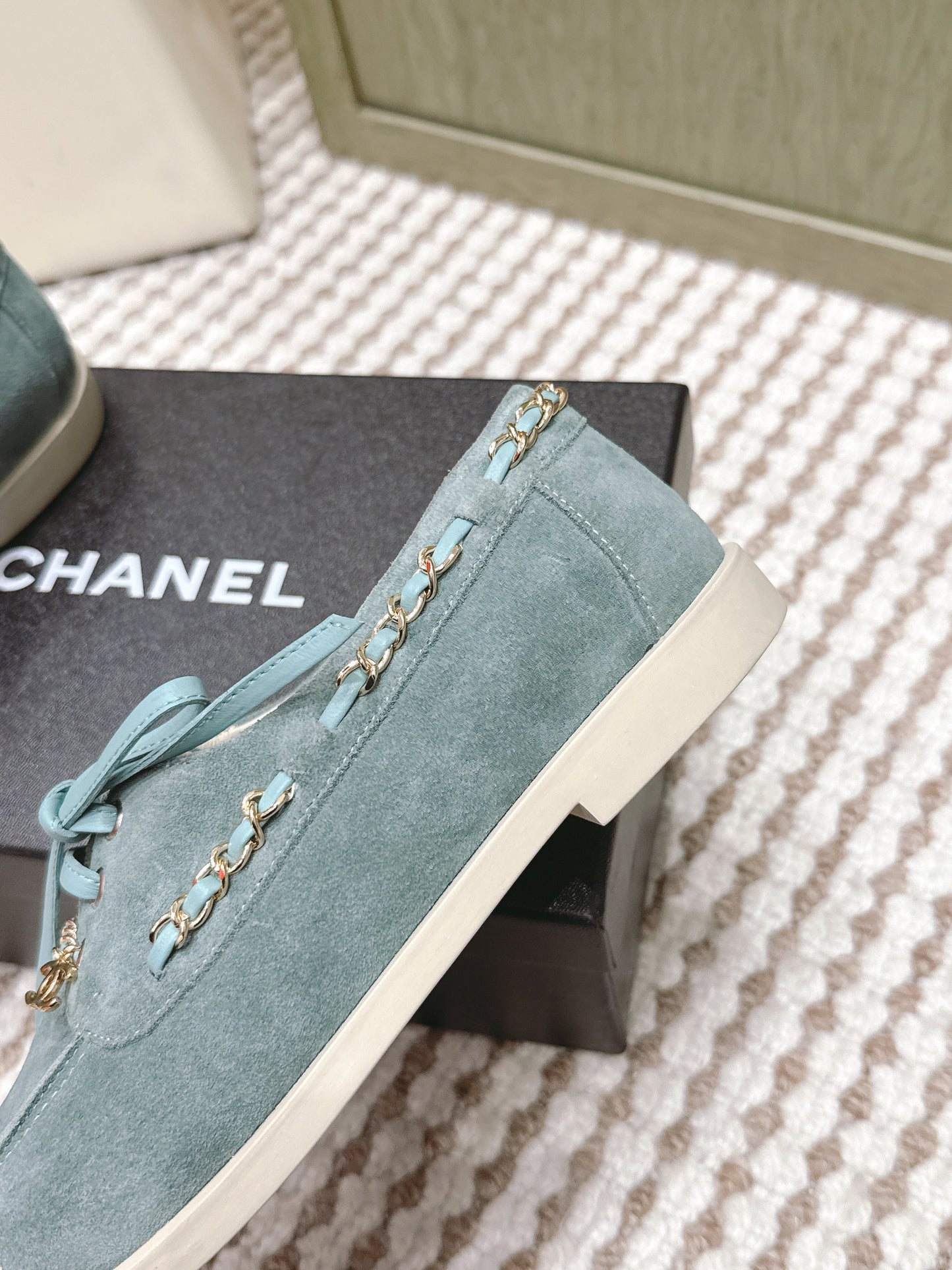 CHANEL 25S MOCCASINS IN LIGHT BLUISH-GRAY AND LIGHT GREY SUEDE - 35