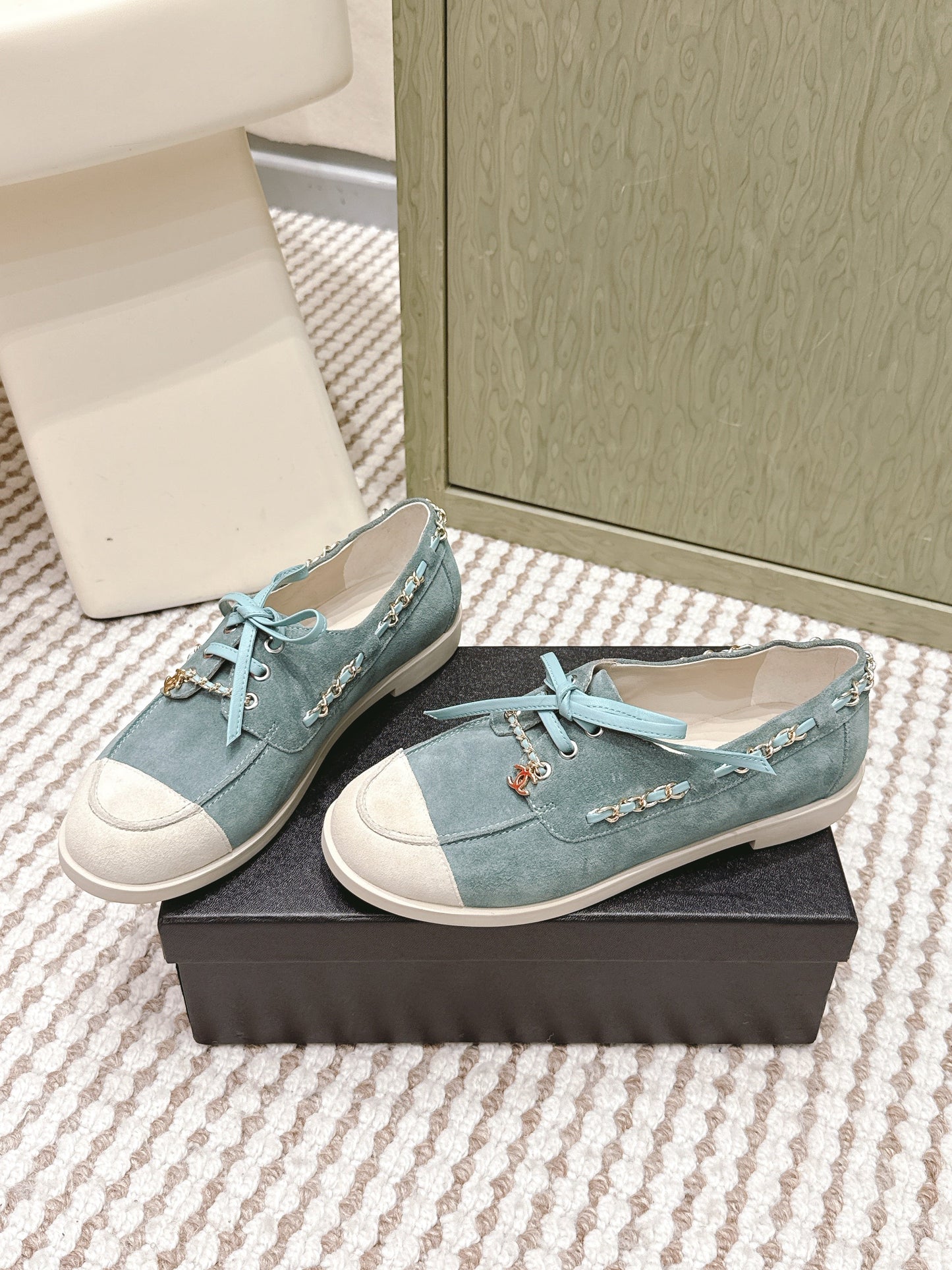 CHANEL 25S MOCCASINS IN LIGHT BLUISH-GRAY AND LIGHT GREY SUEDE - 35