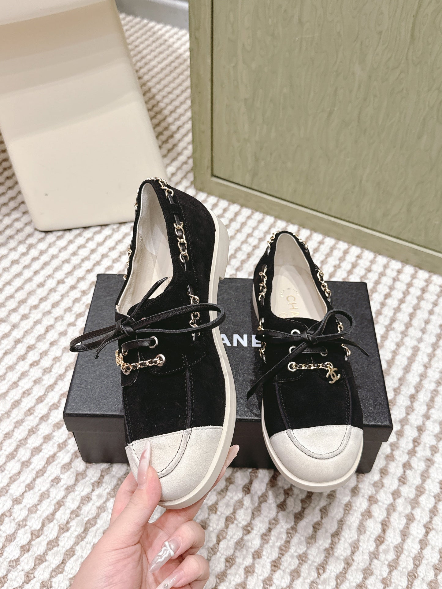 CHANEL 25S MOCCASINS IN BLACK AND LIGHT GREY SUEDE - 35