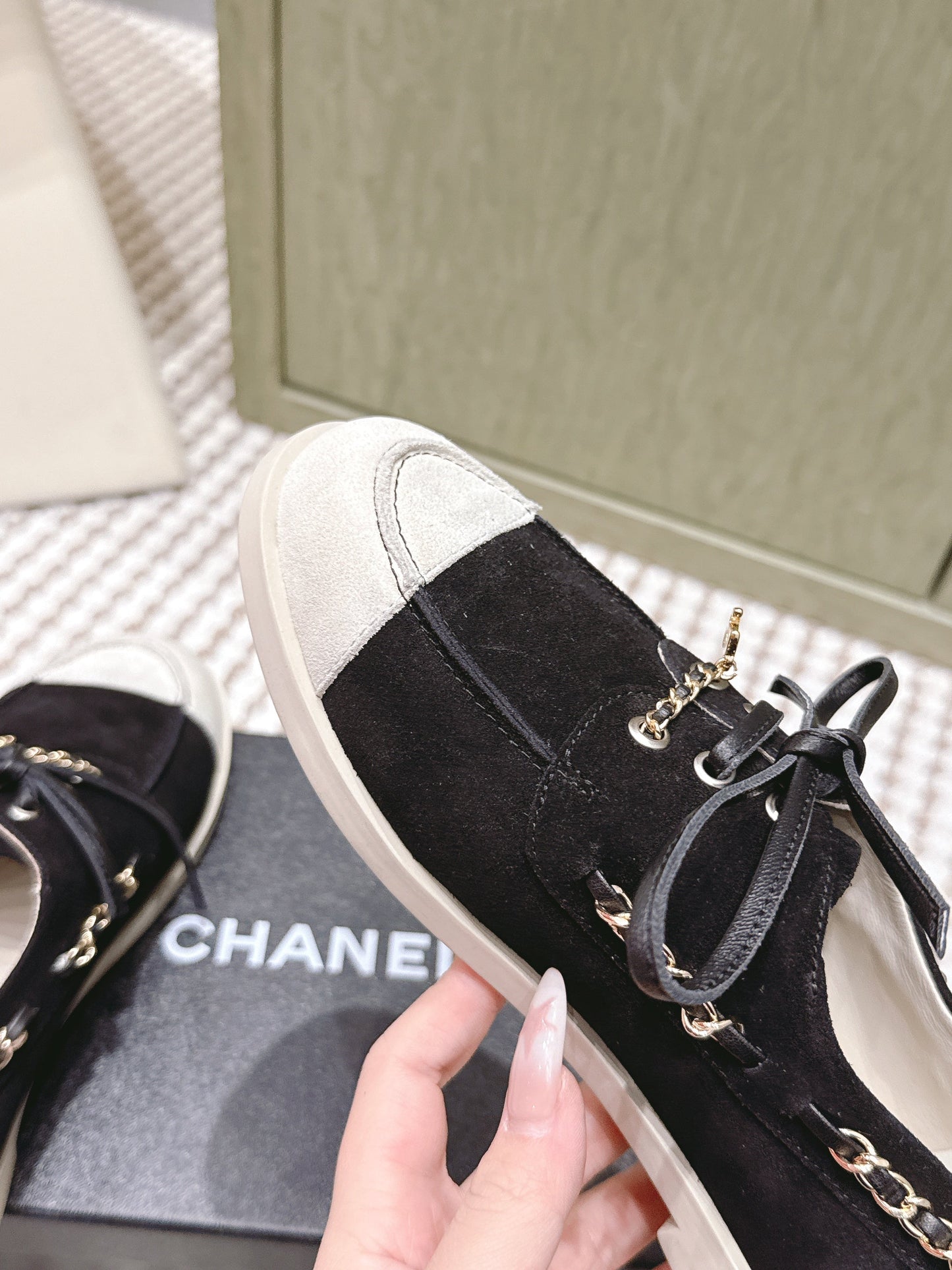 CHANEL 25S MOCCASINS IN BLACK AND LIGHT GREY SUEDE - 35
