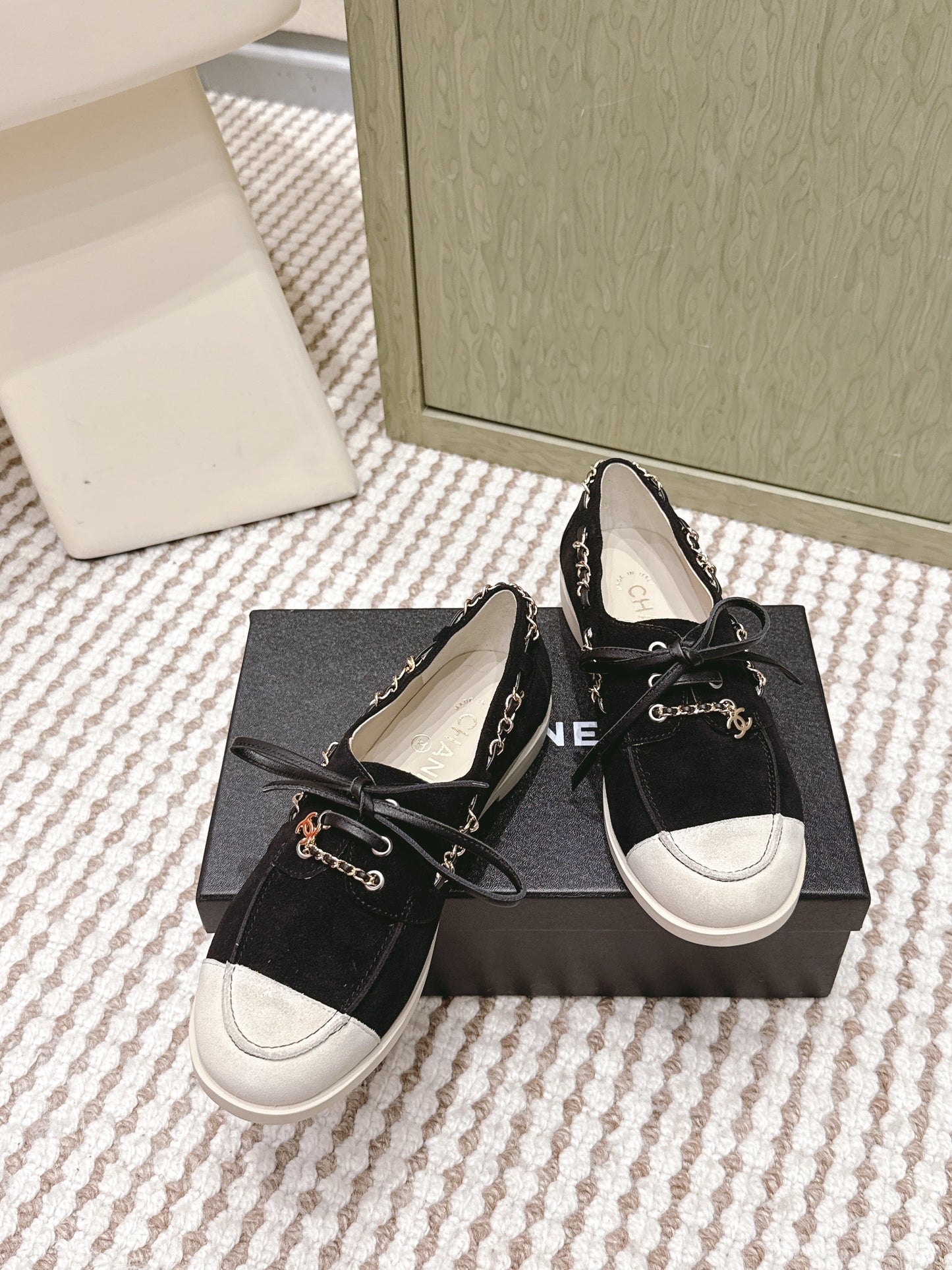 CHANEL 25S MOCCASINS IN BLACK AND LIGHT GREY SUEDE - 35