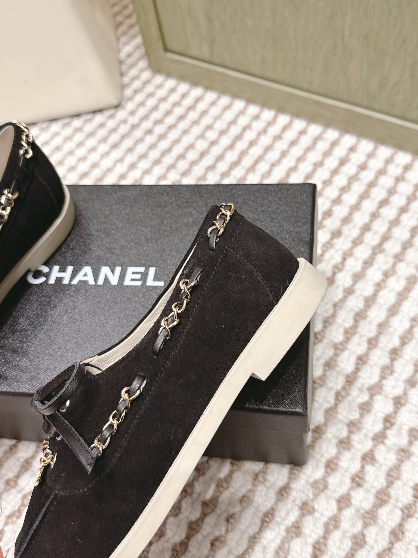 CHANEL 25S MOCCASINS IN BLACK AND LIGHT GREY SUEDE - 35