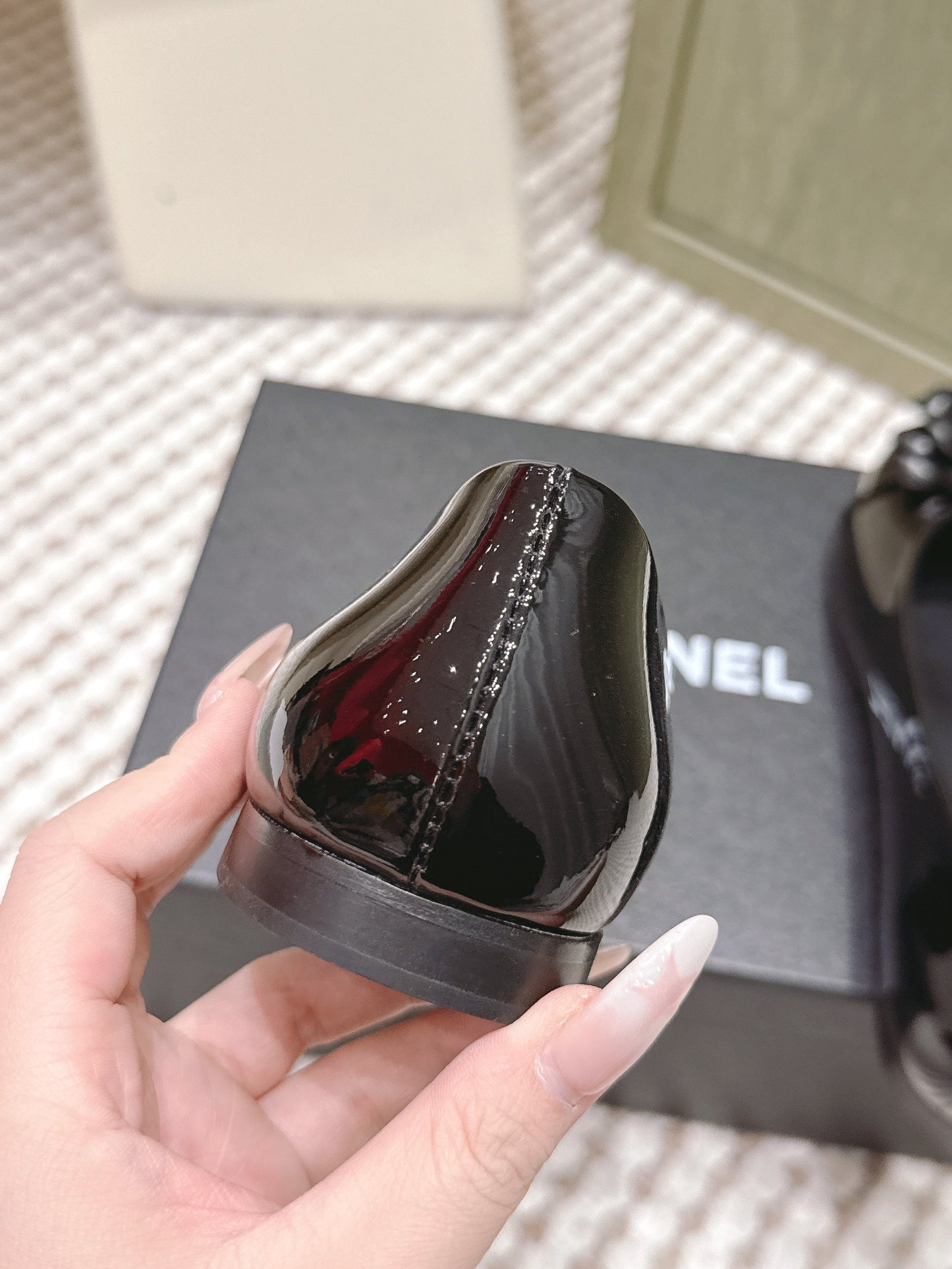 CHANEL 25S BALLET FLAT ROUND TOE IN BLACK PATENT SHEEPSKIN WITH CAMELLIA - 35