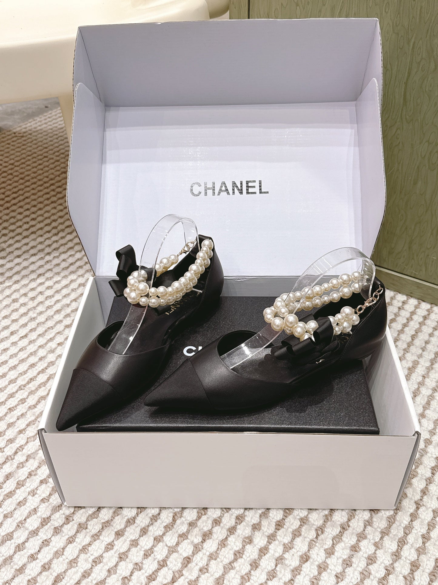 CHANEL 25S ESPADRILLE FLATS IN BLACK CALFSKIN WITH PEARL STRAP - 35