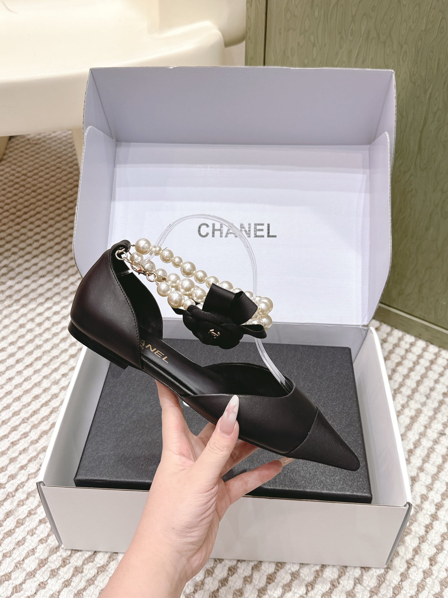 CHANEL 25S ESPADRILLE FLATS IN BLACK CALFSKIN WITH PEARL STRAP - 35