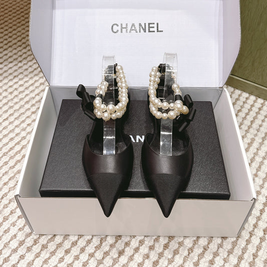 CHANEL 25S ESPADRILLE FLATS IN BLACK CALFSKIN WITH PEARL STRAP - 35