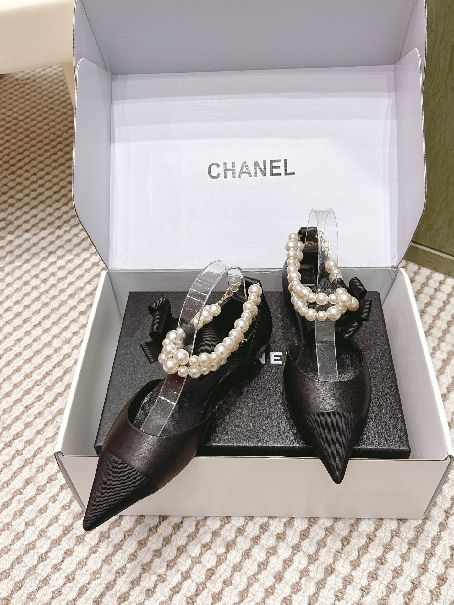 CHANEL 25S ESPADRILLE FLATS IN BLACK CALFSKIN WITH PEARL STRAP - 35