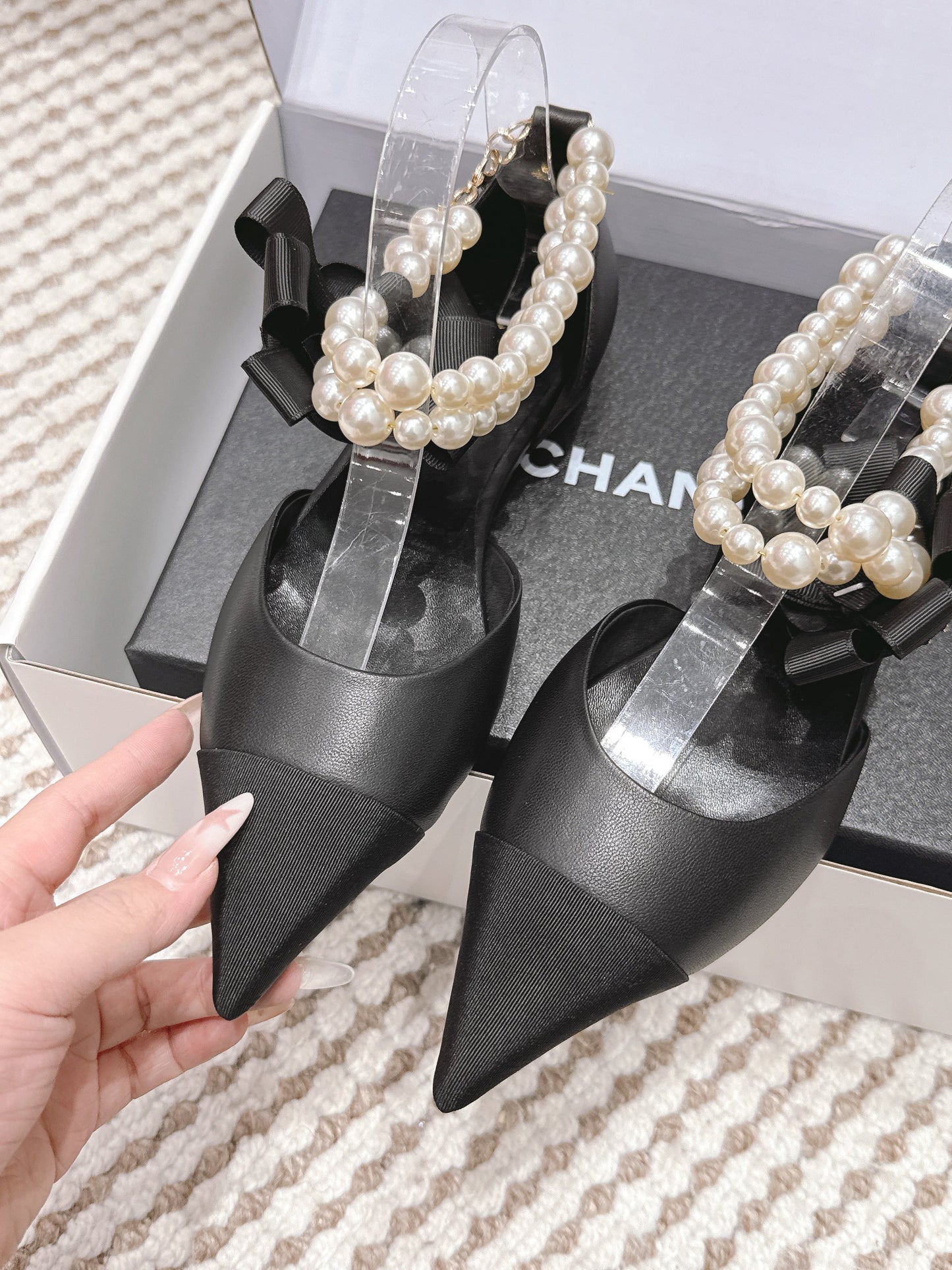 CHANEL 25S ESPADRILLE FLATS IN BLACK CALFSKIN WITH PEARL STRAP - 35