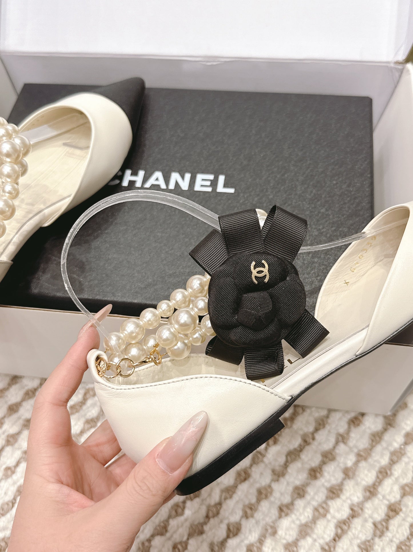 CHANEL 25S ESPADRILLE FLATS IN WHITE AND BLACK CALFSKIN WITH PEARL STRAP - 35