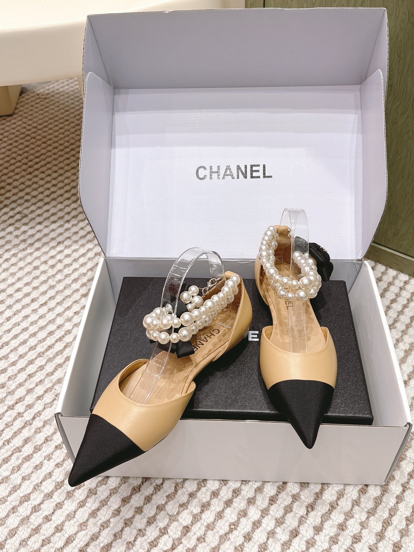 CHANEL 25S ESPADRILLE FLATS IN BEIGE AND BLACK CALFSKIN WITH PEARL STRAP - 35