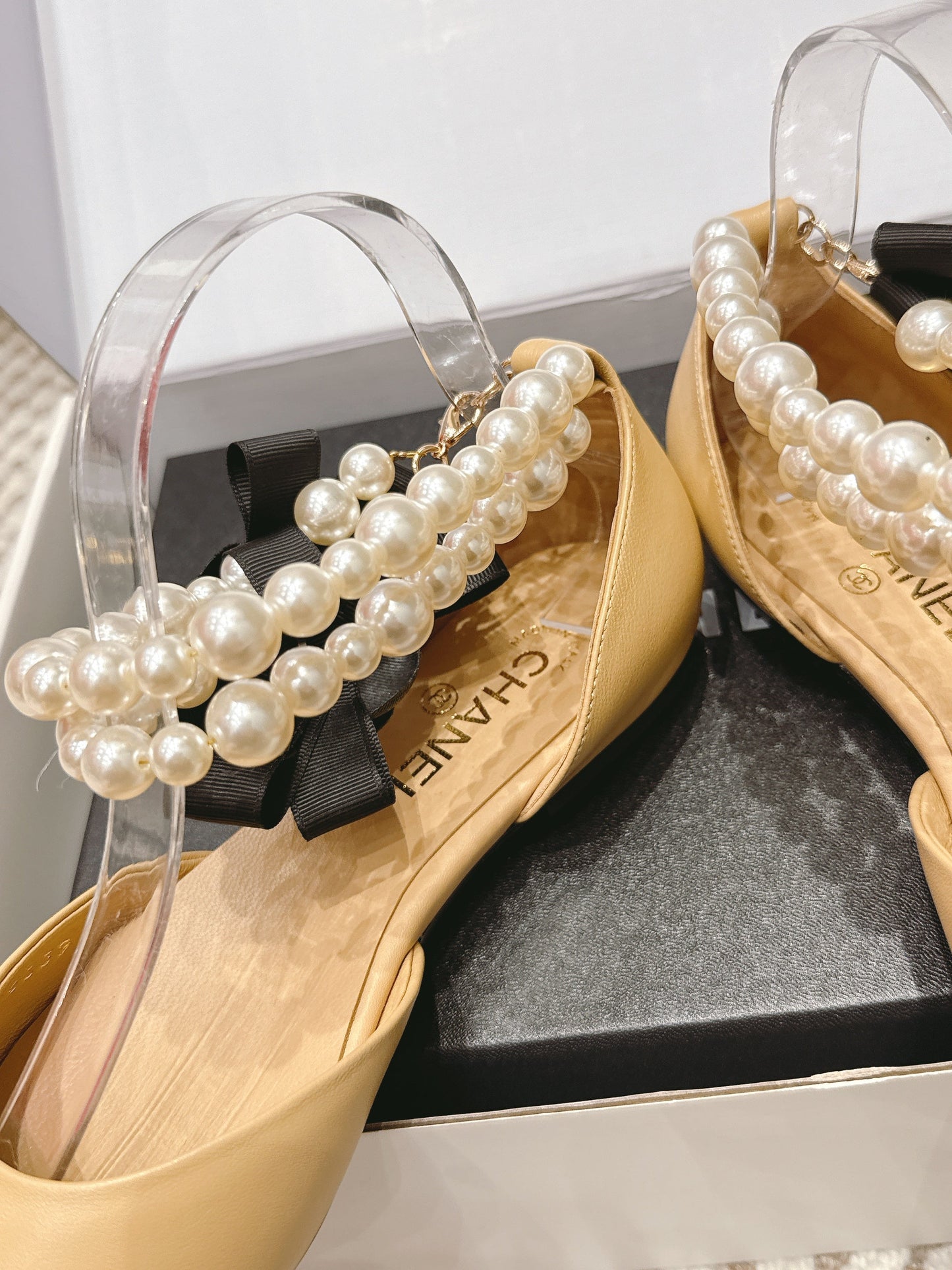 CHANEL 25S ESPADRILLE FLATS IN BEIGE AND BLACK CALFSKIN WITH PEARL STRAP - 35