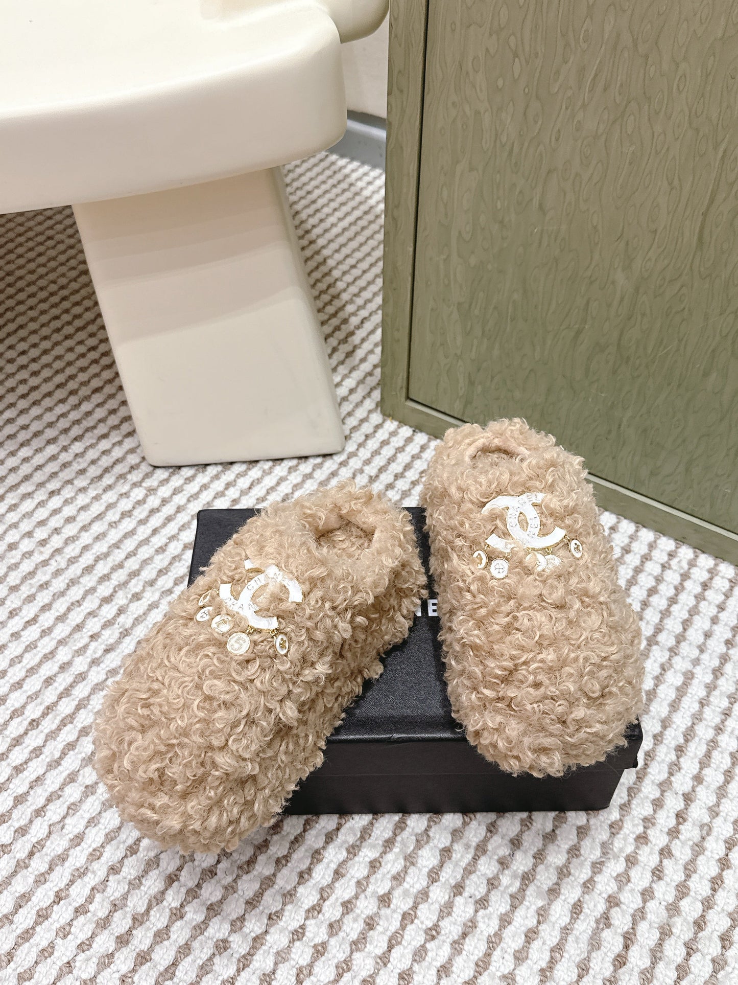 CHANEL 25S CLASSIC FURRY SLIDES IN LIGHT BROWN WITH DOUBLE C LOGO - 35