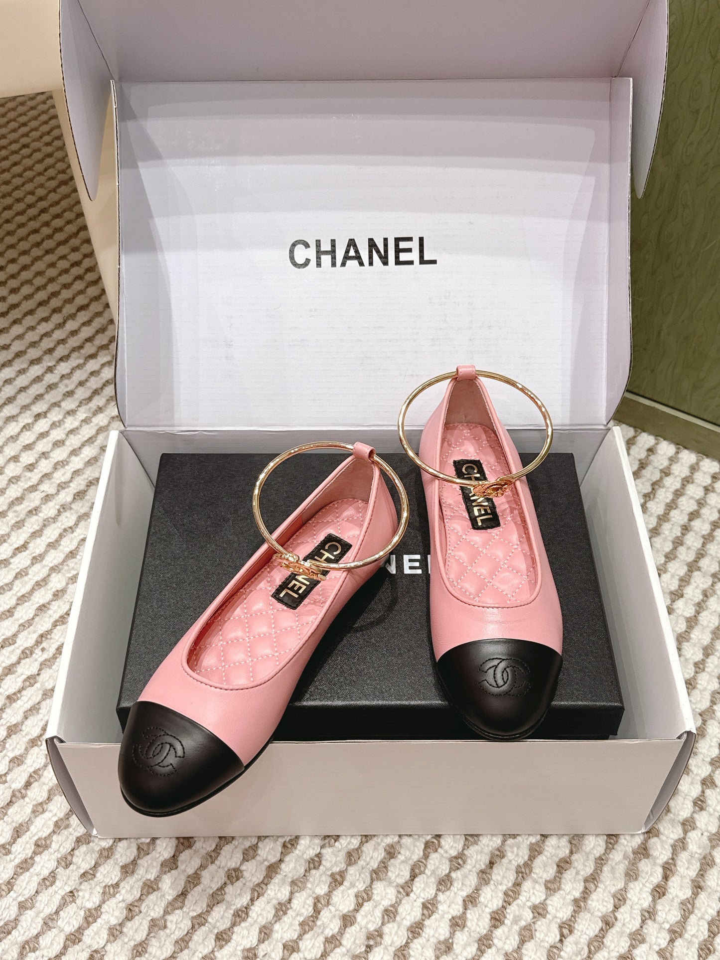 CHANEL 25S BALLERINA SHOES IN PINK AND BLACK CALFSKIN GOLD HARDWARE - 35