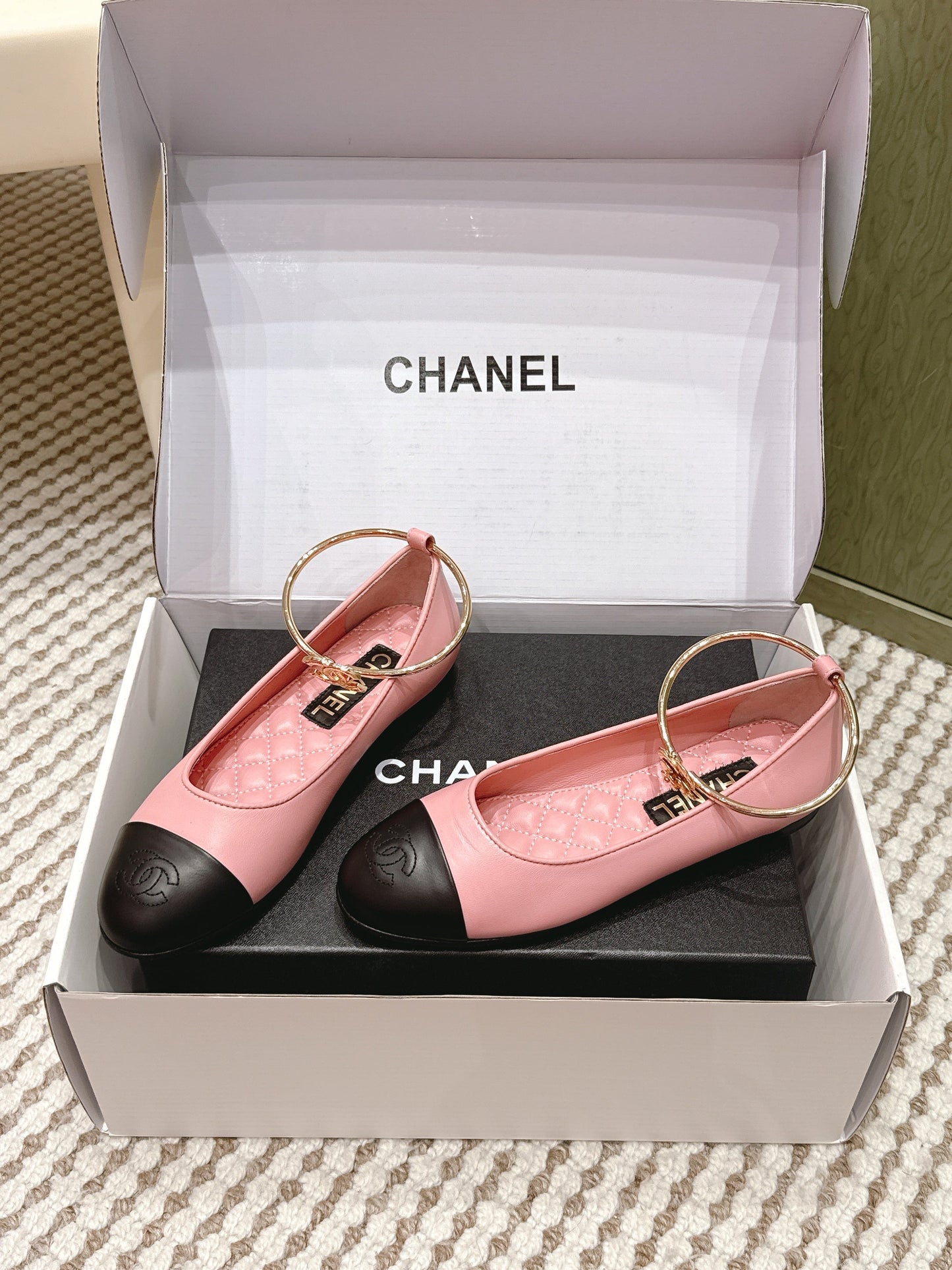 CHANEL 25S BALLERINA SHOES IN PINK AND BLACK CALFSKIN GOLD HARDWARE - 35