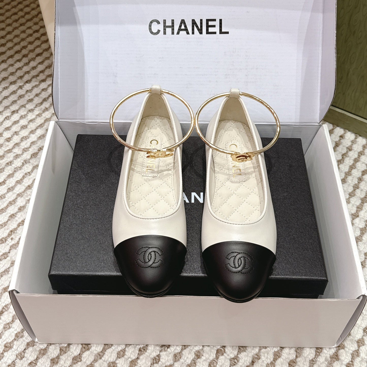 CHANEL 25S BALLERINA SHOES IN WHITE AND BLACK CALFSKIN GOLD HARDWARE - 35