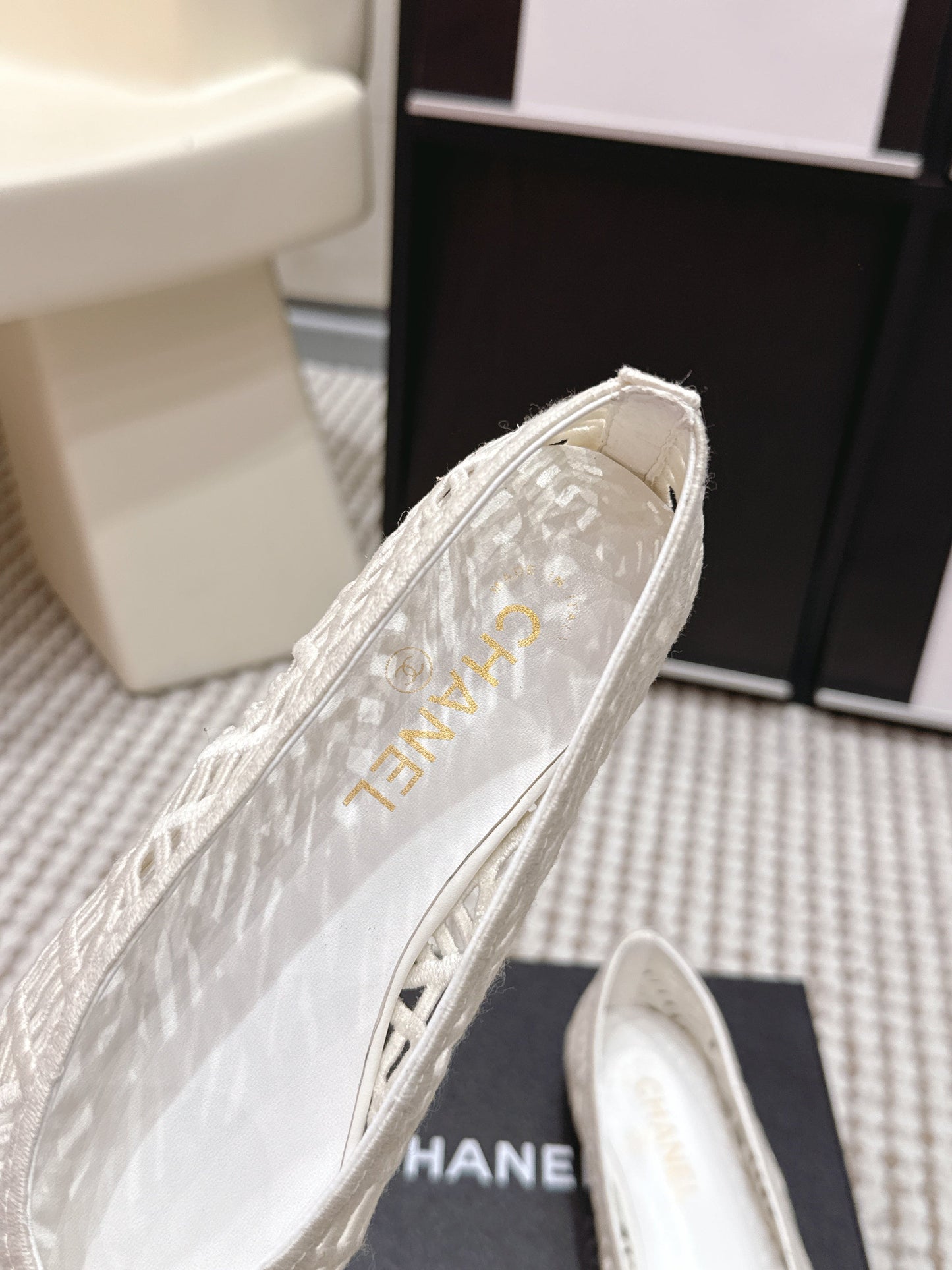 CHANEL 26S BALLET FLATS IN WHITE MESH AND FABRIC