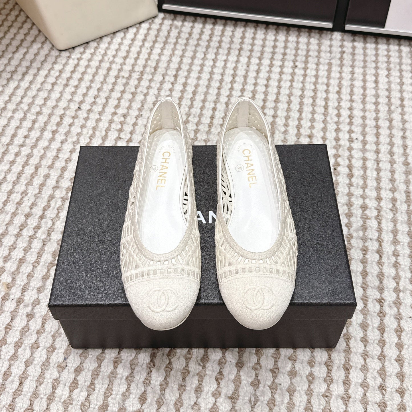 CHANEL 26S BALLET FLATS IN WHITE MESH AND FABRIC