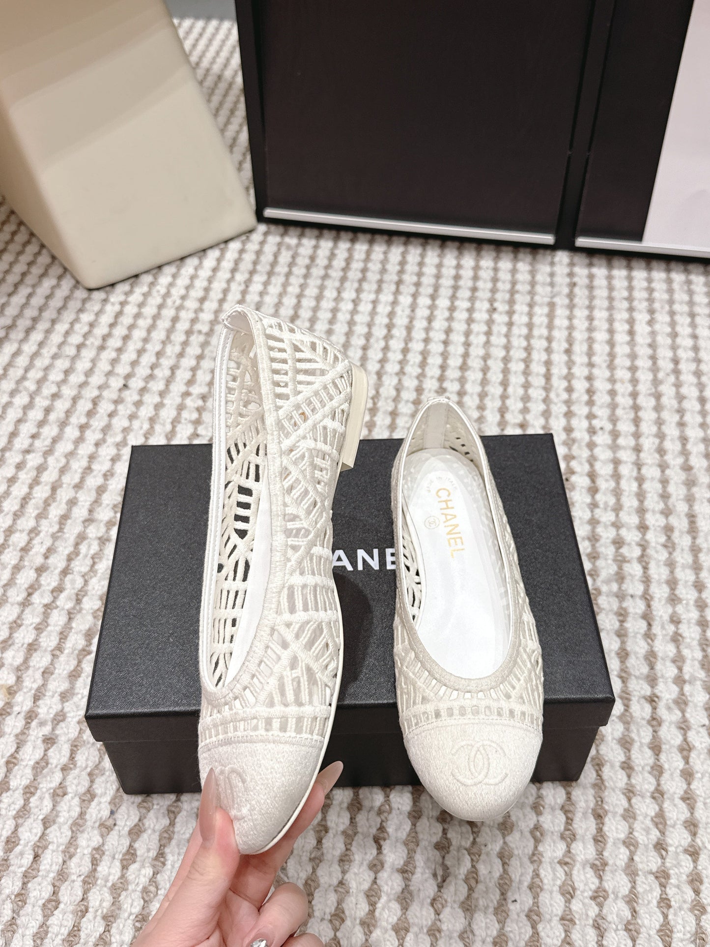 CHANEL 26S BALLET FLATS IN WHITE MESH AND FABRIC