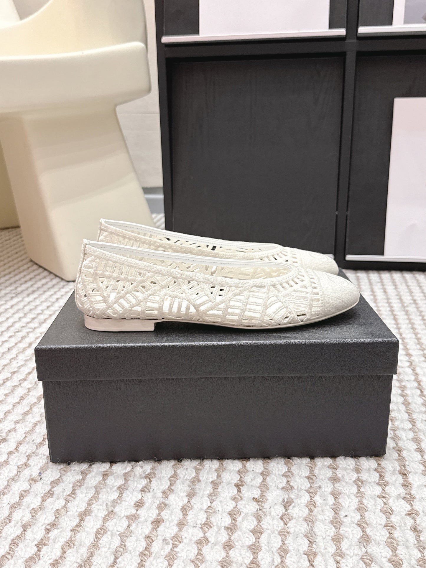 CHANEL 26S BALLET FLATS IN WHITE MESH AND FABRIC