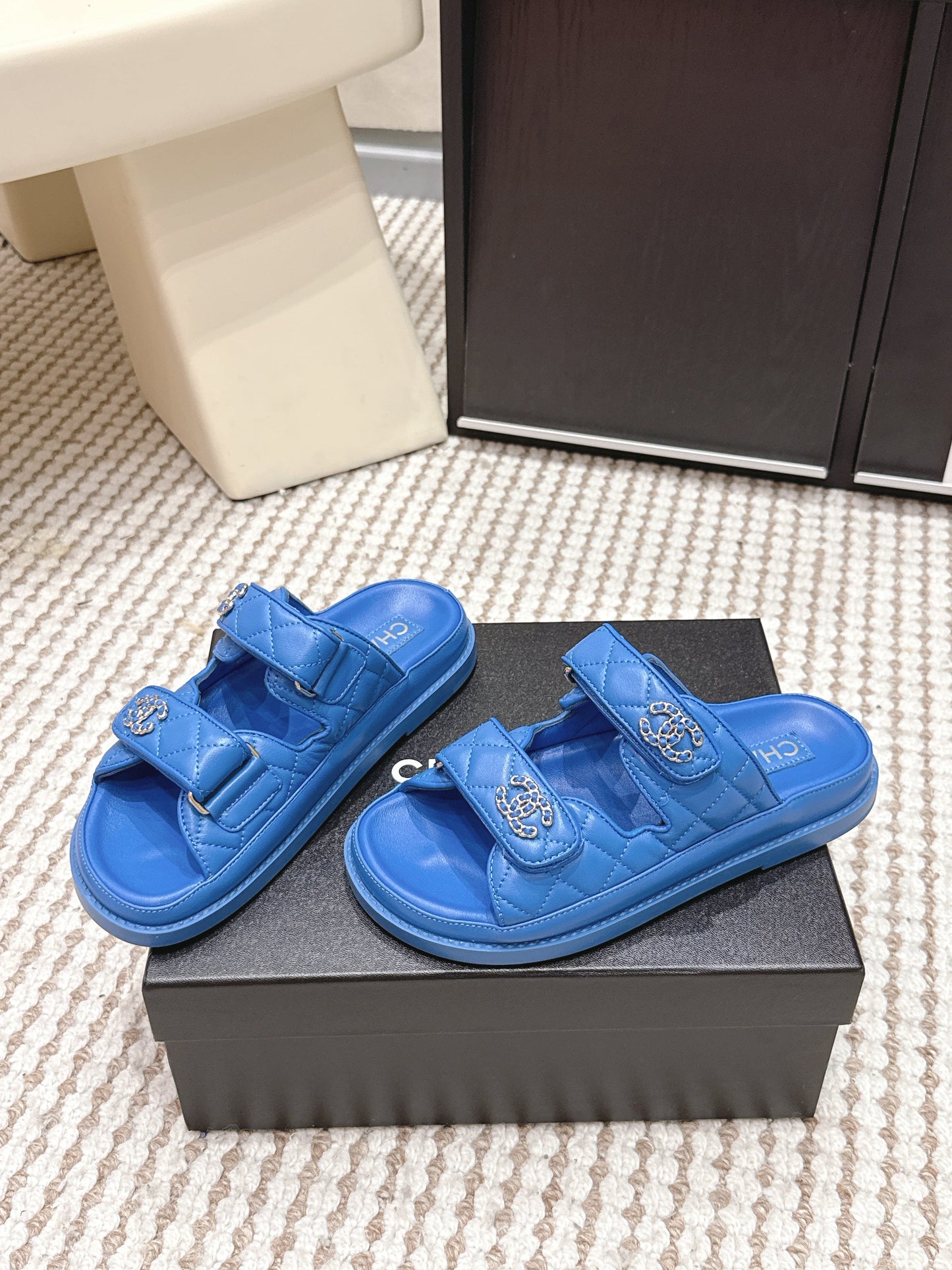 CHANEL 26S SANDALS IN BLUE CALFSKIN