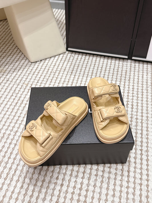 БОСОНІЖКИ CHANEL 26S З ТЕЛЯЧОЇ ШКІРИ СВІТЛОГО ПІЩАНО-БЕЖЕВОГО КОЛЬОРУ