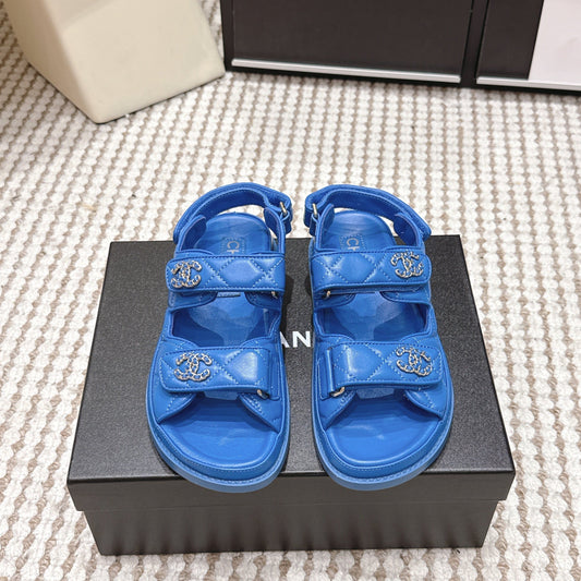 САНДАЛІ CHANEL 26S QUILTED DAD ЗІ СТЬОБАНОЇ СИНЬОЇ ТЕЛЯЧОЇ ШКІРИ