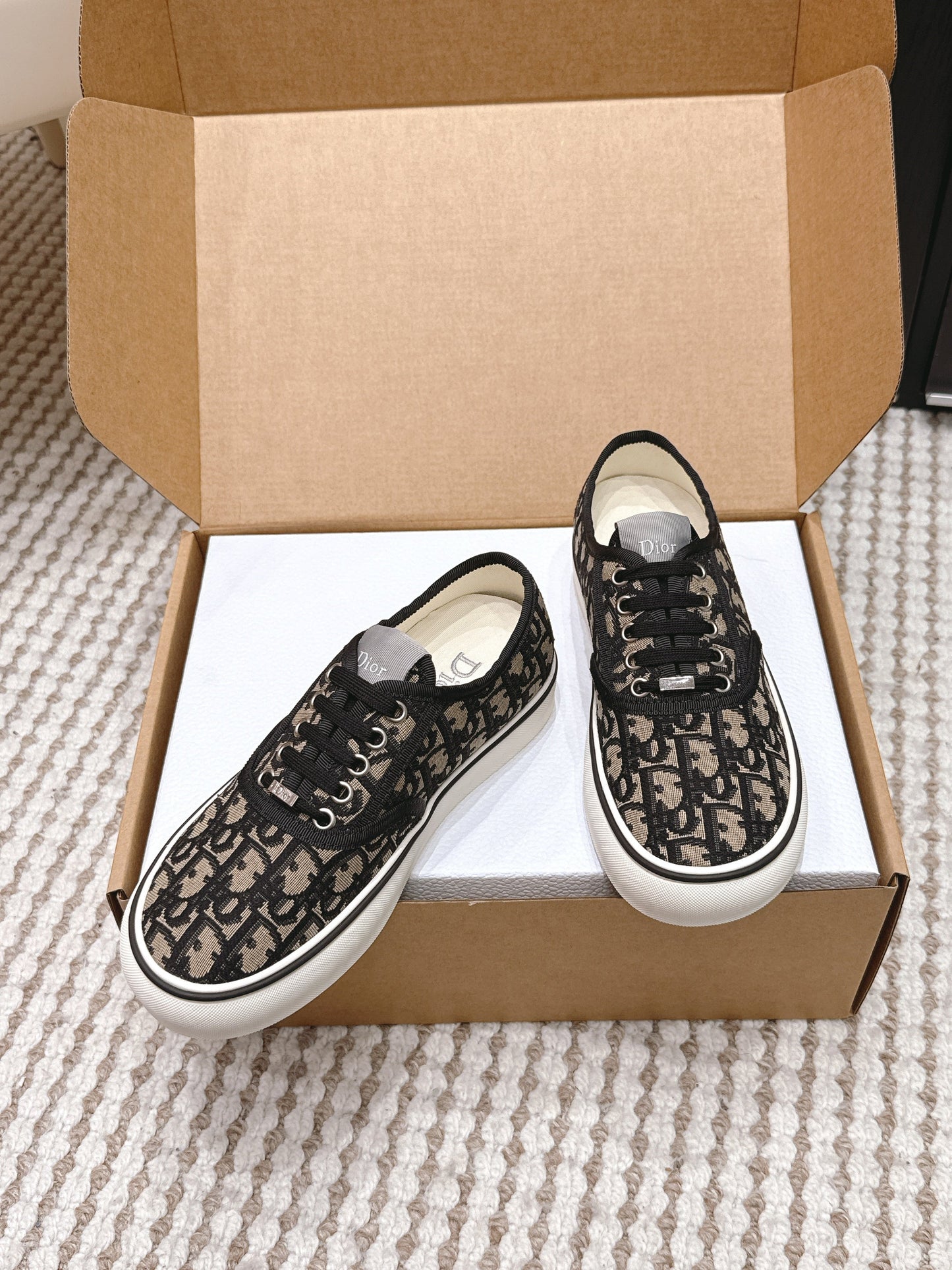 DIOR 26S SALTWIND SNEAKER IN BROWN BLACK FABRIC