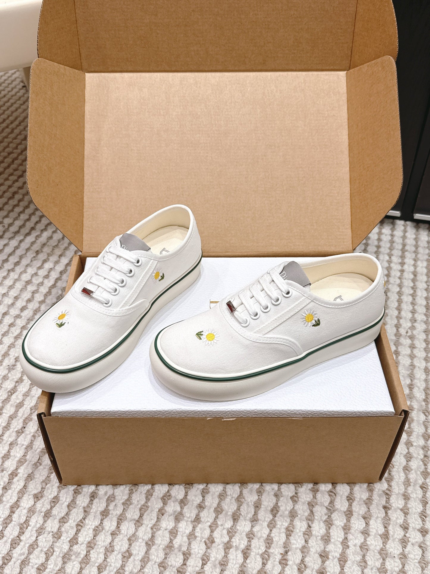 DIOR 26S SALTWIND SNEAKER IN WHITE FABRIC STYLE 4