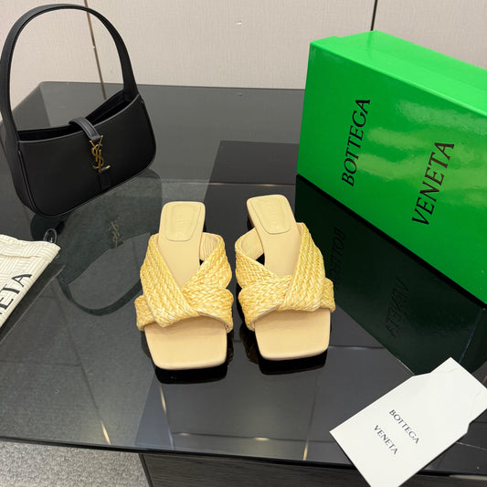 БОСОНІЖКИ BOTTEGA VENETA 26S ЗІ СВІТЛО-ЖОВТОЇ ТЕЛЯЧОЇ ШКІРИ ТА РАФІЇ