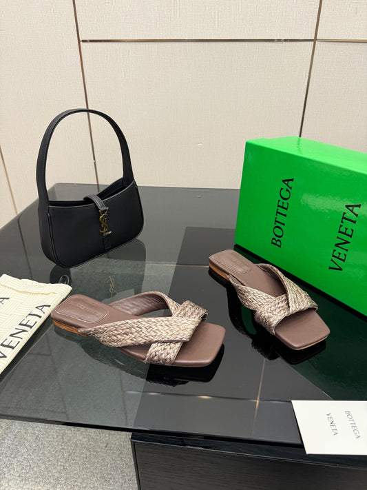 БОСОНІЖКИ BOTTEGA VENETA 26S З ТЕМНО-КОРИЧНЕВОЇ ТЕЛЯЧОЇ ШКІРИ ТА РАФІЇ