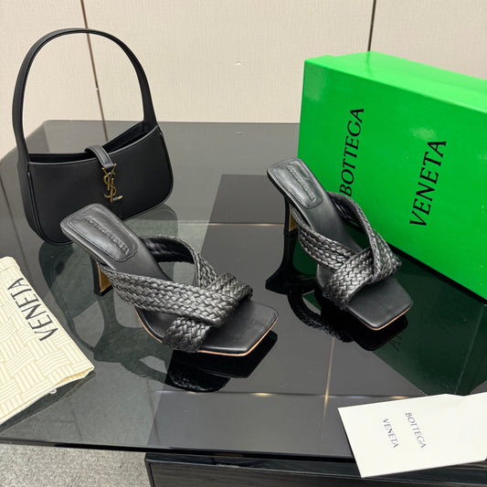 BOTTEGA VENETA 26S БОСОНІЖКИ НА ПІДБОРАХ 95 ММ З ЧОРНОЇ ТЕЛЯЧОЇ ШКІРИ ТА РАФІЇ