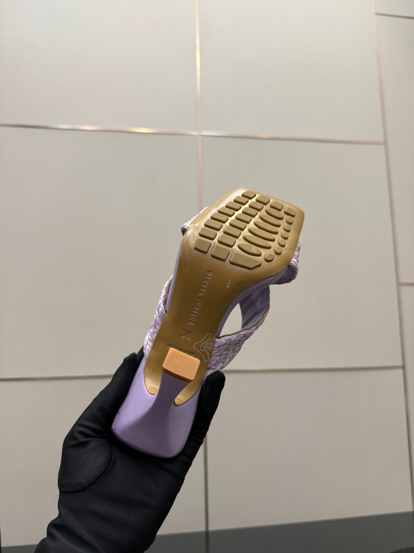 BOTTEGA VENETA 26S HEELED SANDALS 95 MM IN LIGHT PURPLE CALFSKIN AND RAFFIA