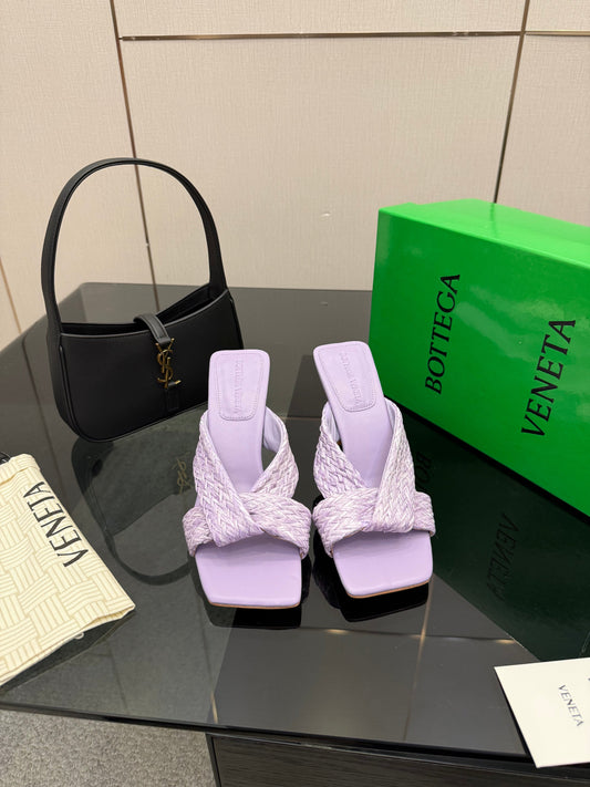 БОСОНІЖКИ BOTTEGA VENETA 26S НА ПІДБОРАХ 95 ММ ЗІ СВІТЛО-ФІОЛЕТОВОЇ ТЕЛЯЧОЇ ШКІРИ ТА РАФІЇ