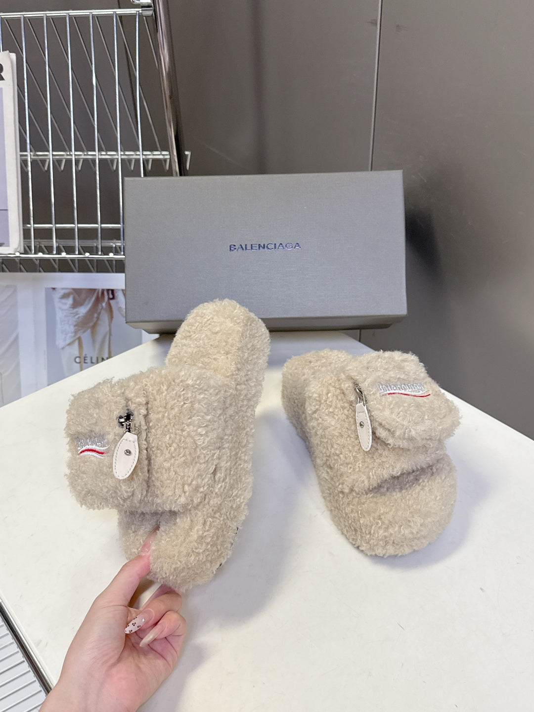 BALENCIAGA 25S SLIPPERS IN BEIGE FAUX SHEARLING - 35