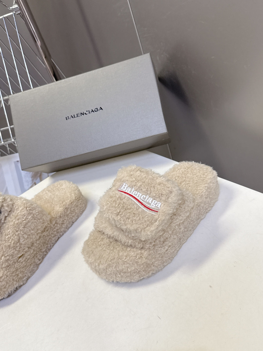 BALENCIAGA 25S SLIPPERS IN BEIGE FAUX SHEARLING - 35