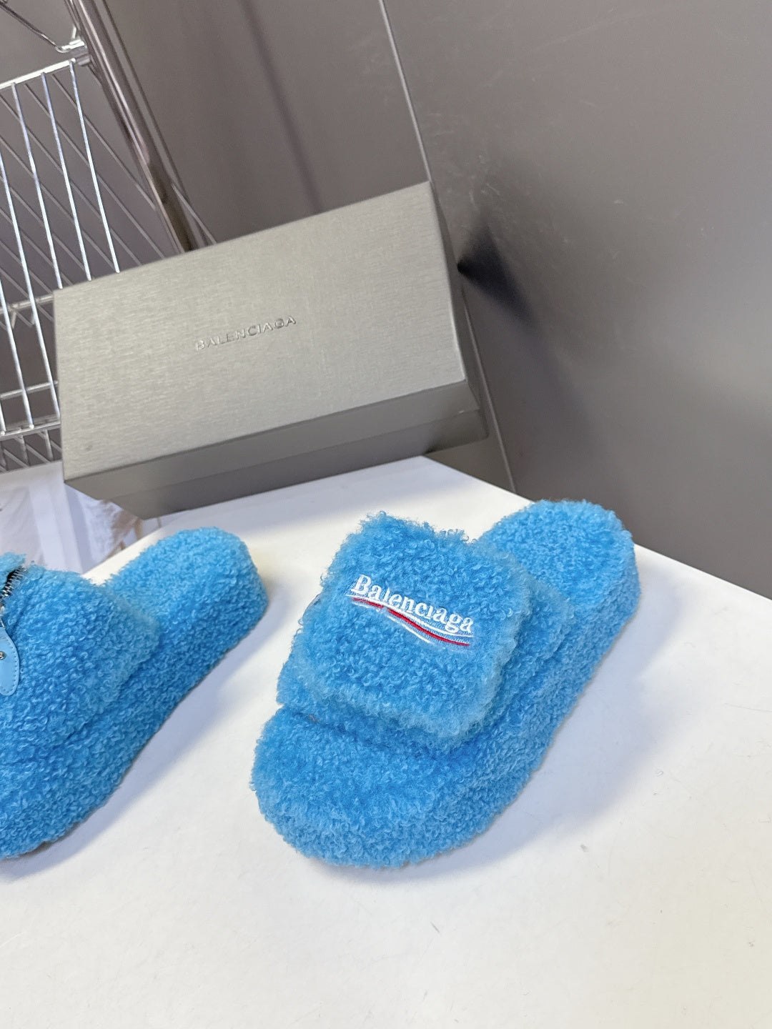BALENCIAGA 25S SLIPPERS IN BLUE FAUX SHEARLING - 35
