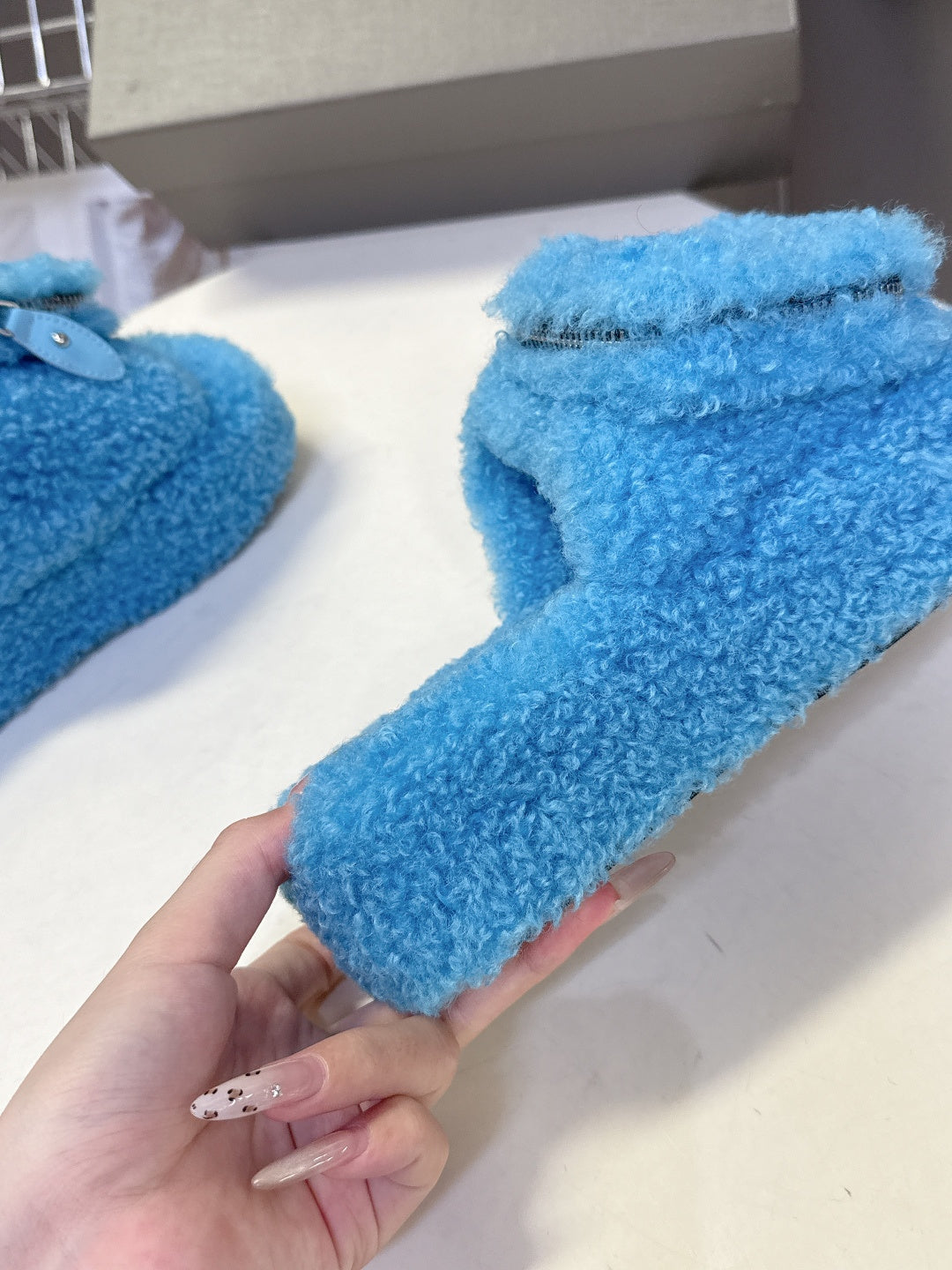 BALENCIAGA 25S SLIPPERS IN BLUE FAUX SHEARLING - 35