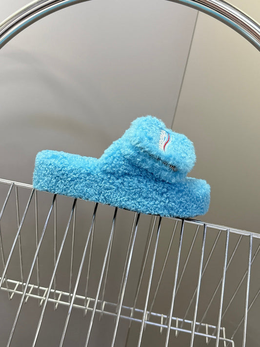 BALENCIAGA 25S SLIPPERS IN BLUE FAUX SHEARLING - 35
