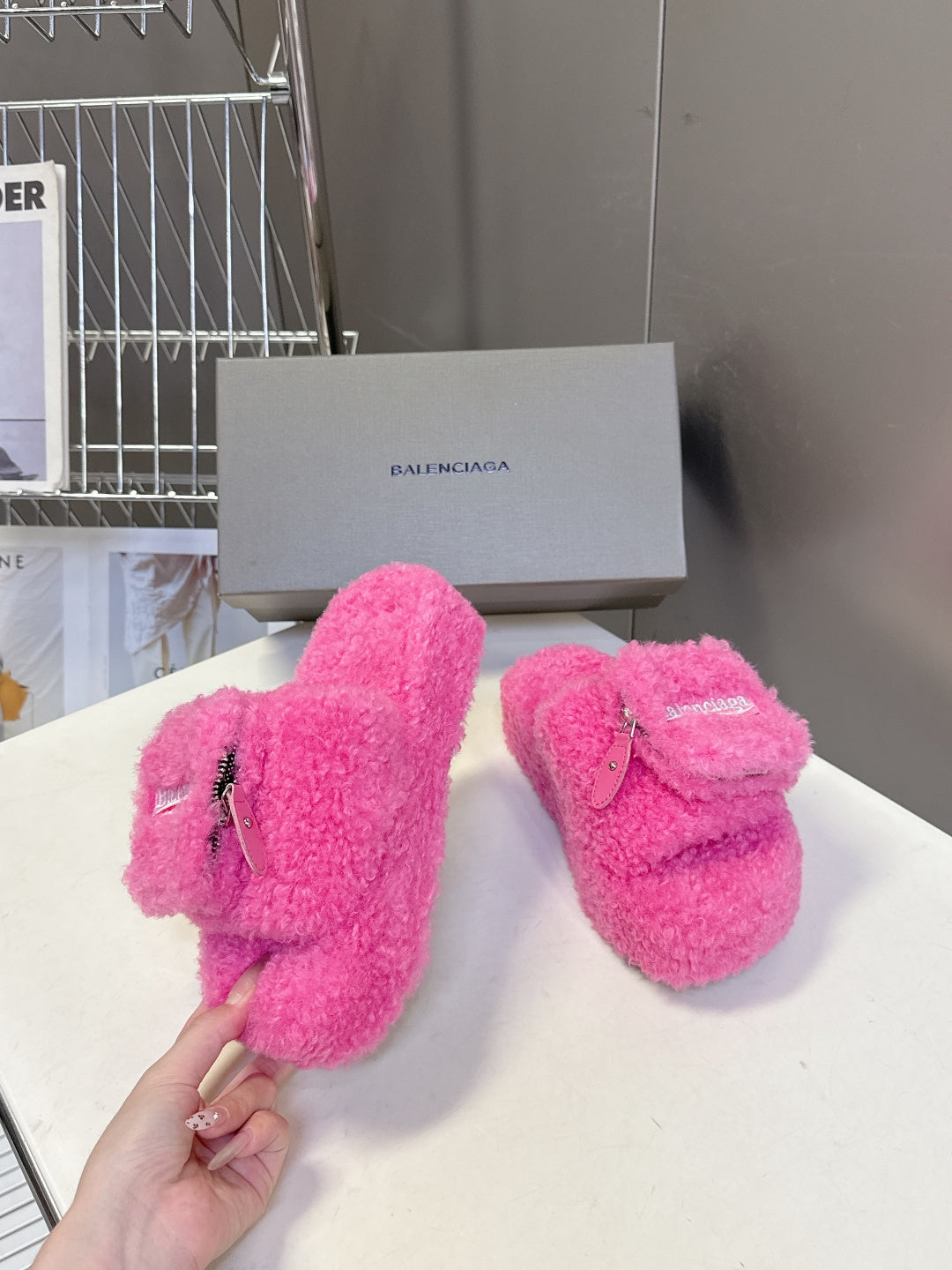 BALENCIAGA 25S SLIPPERS IN PINK FAUX SHEARLING - 35