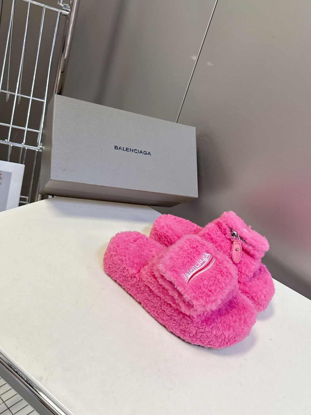 BALENCIAGA 25S SLIPPERS IN PINK FAUX SHEARLING - 35
