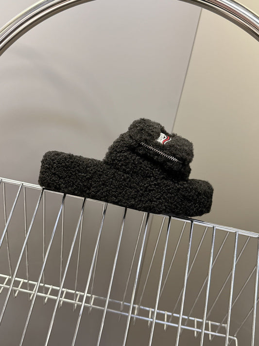 BALENCIAGA 25S SLIPPERS IN BLACK FAUX SHEARLING - 35