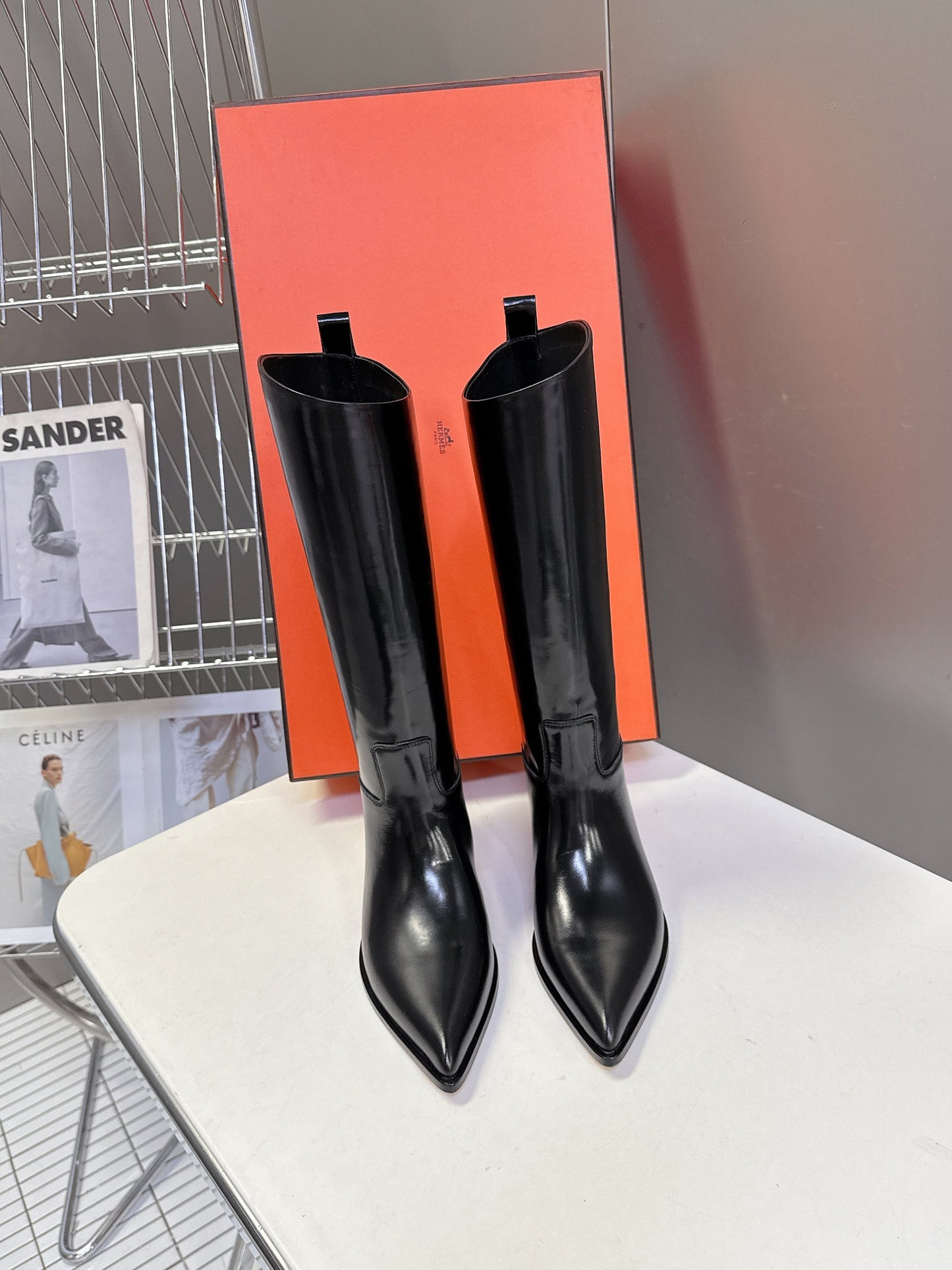 HM 25S POINTED-TOE KNEE-HIGH BOOTS IN BLACK GLOSSY LAMBSKIN - 35